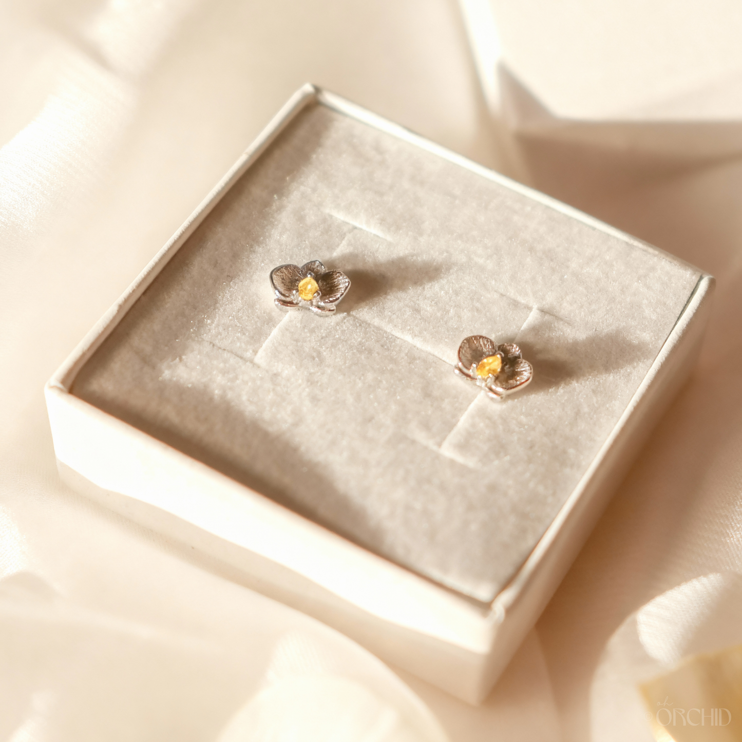 Faye Orchid Studs