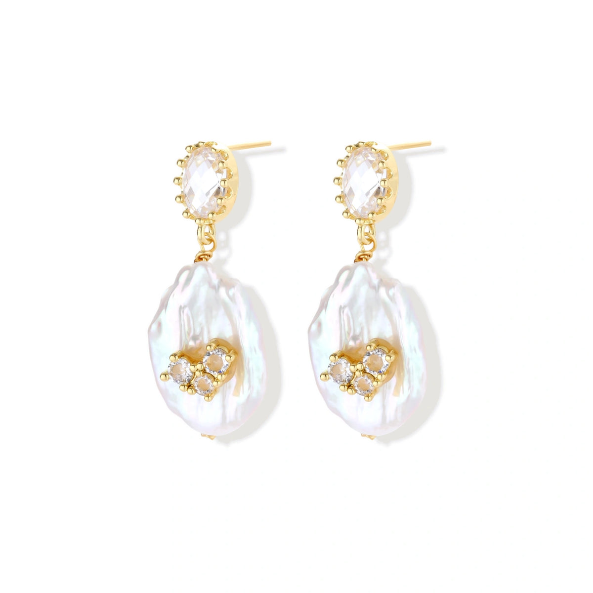 Moonlight Pearl Drops, close-up of the faceted clear stone crown at the post