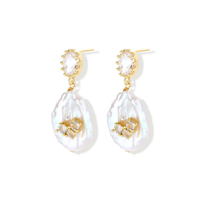 Moonlight Pearl Drops, close-up of the faceted clear stone crown at the post