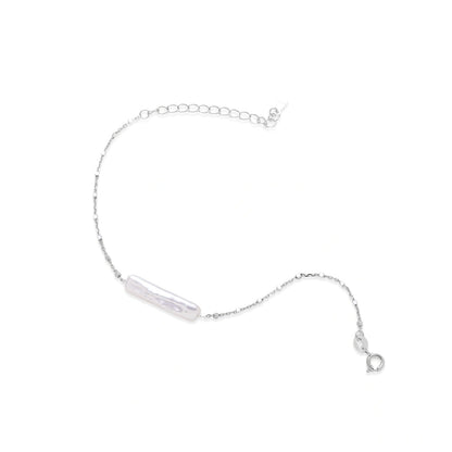 Noor Pearl Bar Bracelet, bracelet laid open showing the pearl, the beaded chain and the clasp