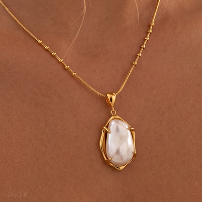 Pearl necklace, view 2